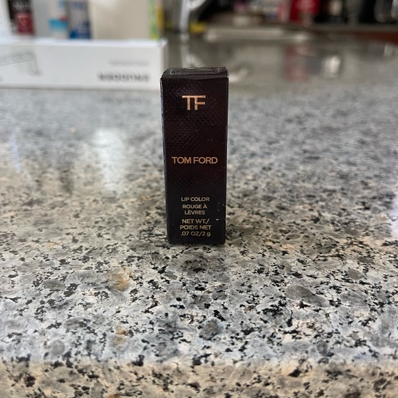 Tom Ford 04 Viva Lipstick (Red) - Picture 1 of 4